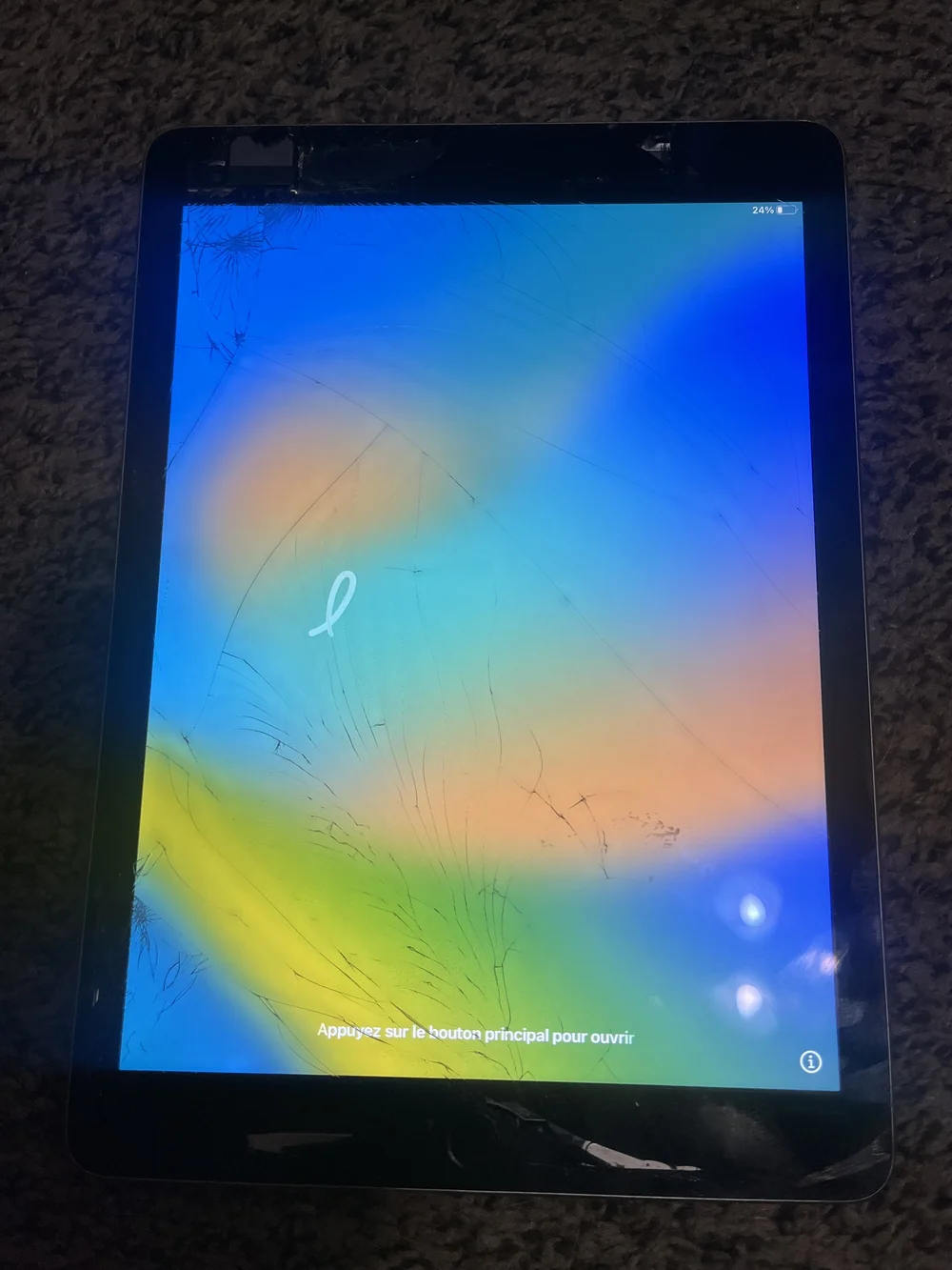 8Black Ipad 7 Tablet. Works Great!  Broken Screen. Please See Pictures